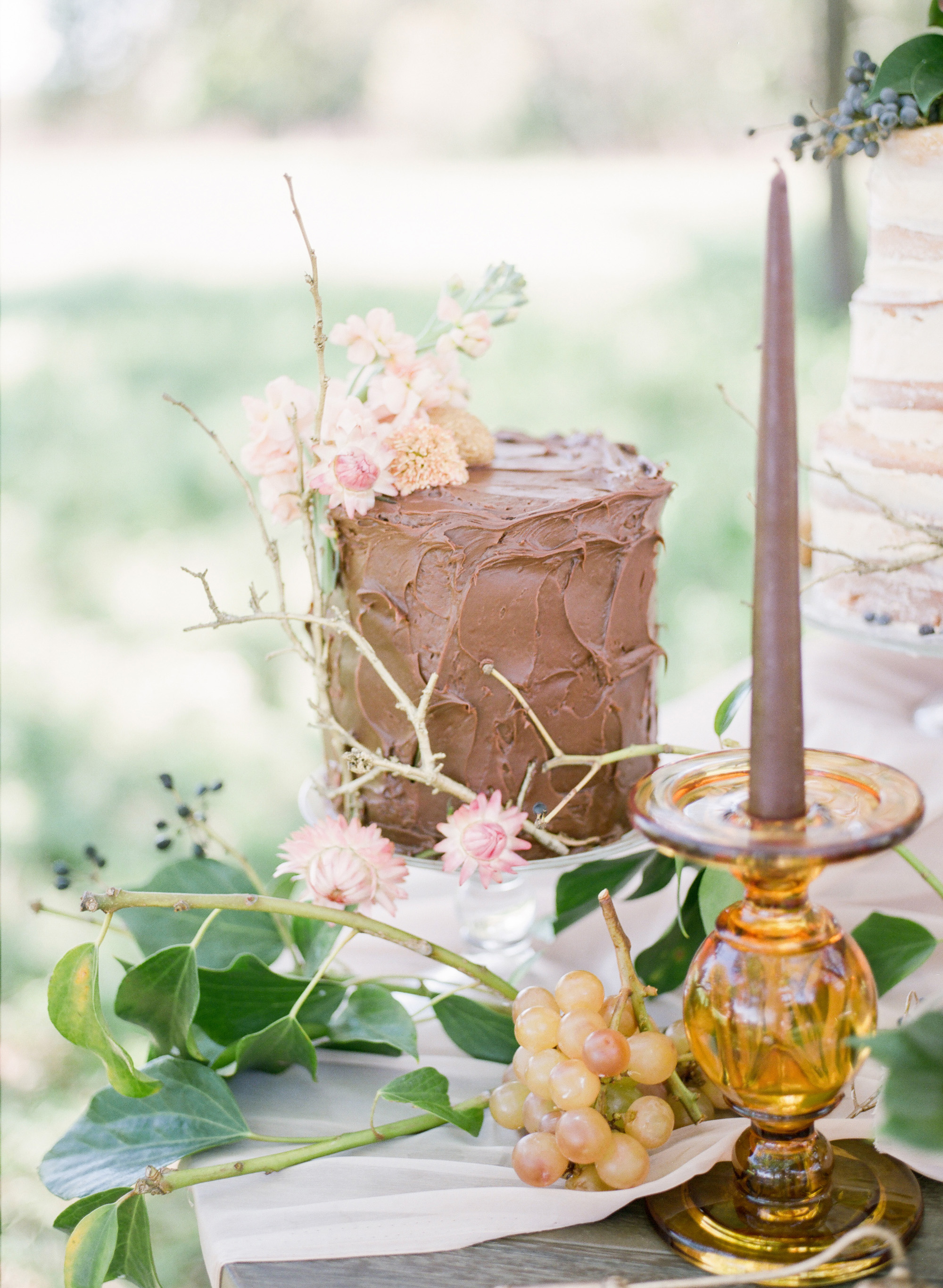 Wedding cake for a Dallas wedding captured by DFW wedding photographer Tenth & Grace.