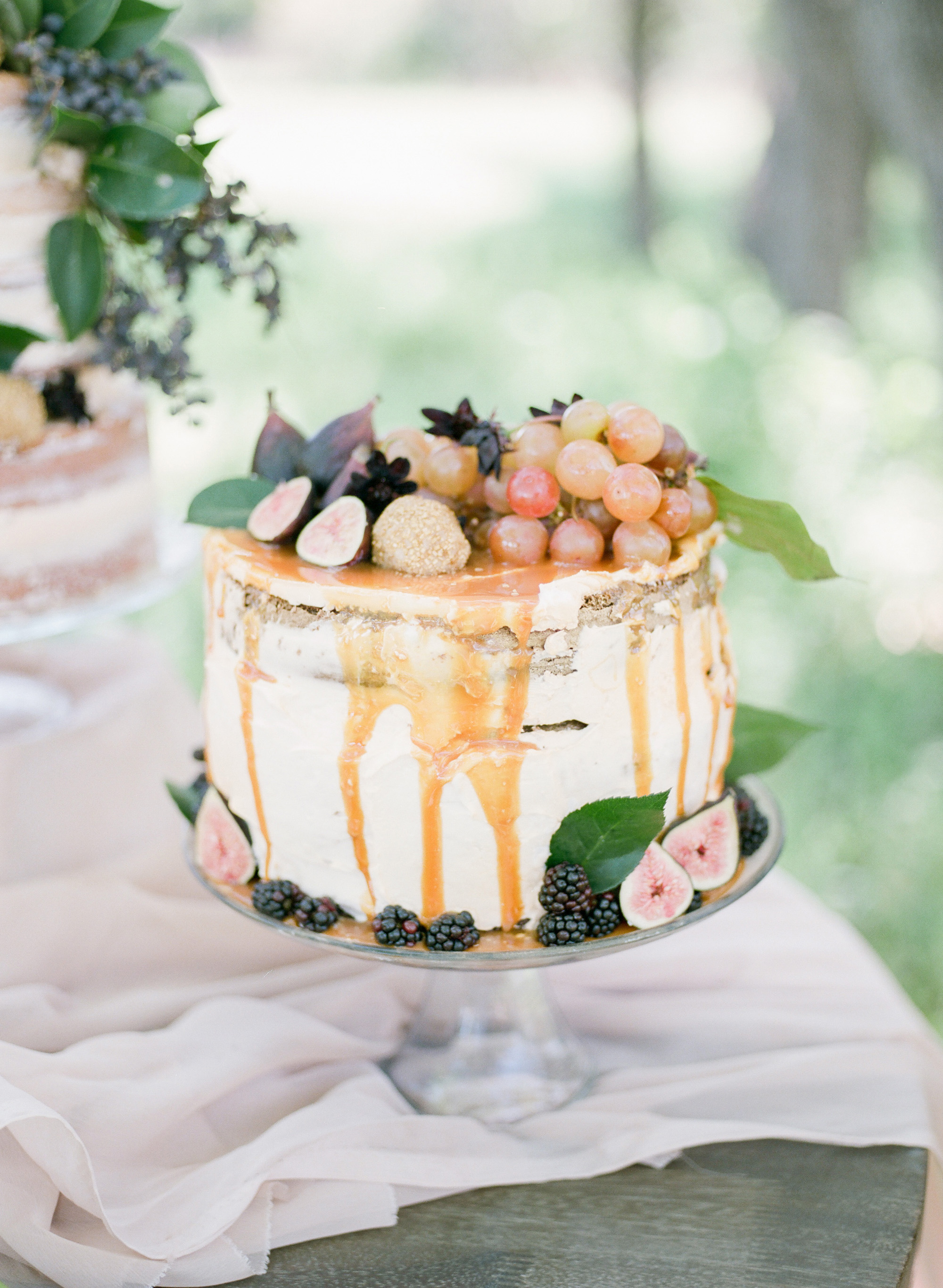 Fig wedding cake at an Austin wedding photographed by Dallas fine art photographer Tenth & Grace.