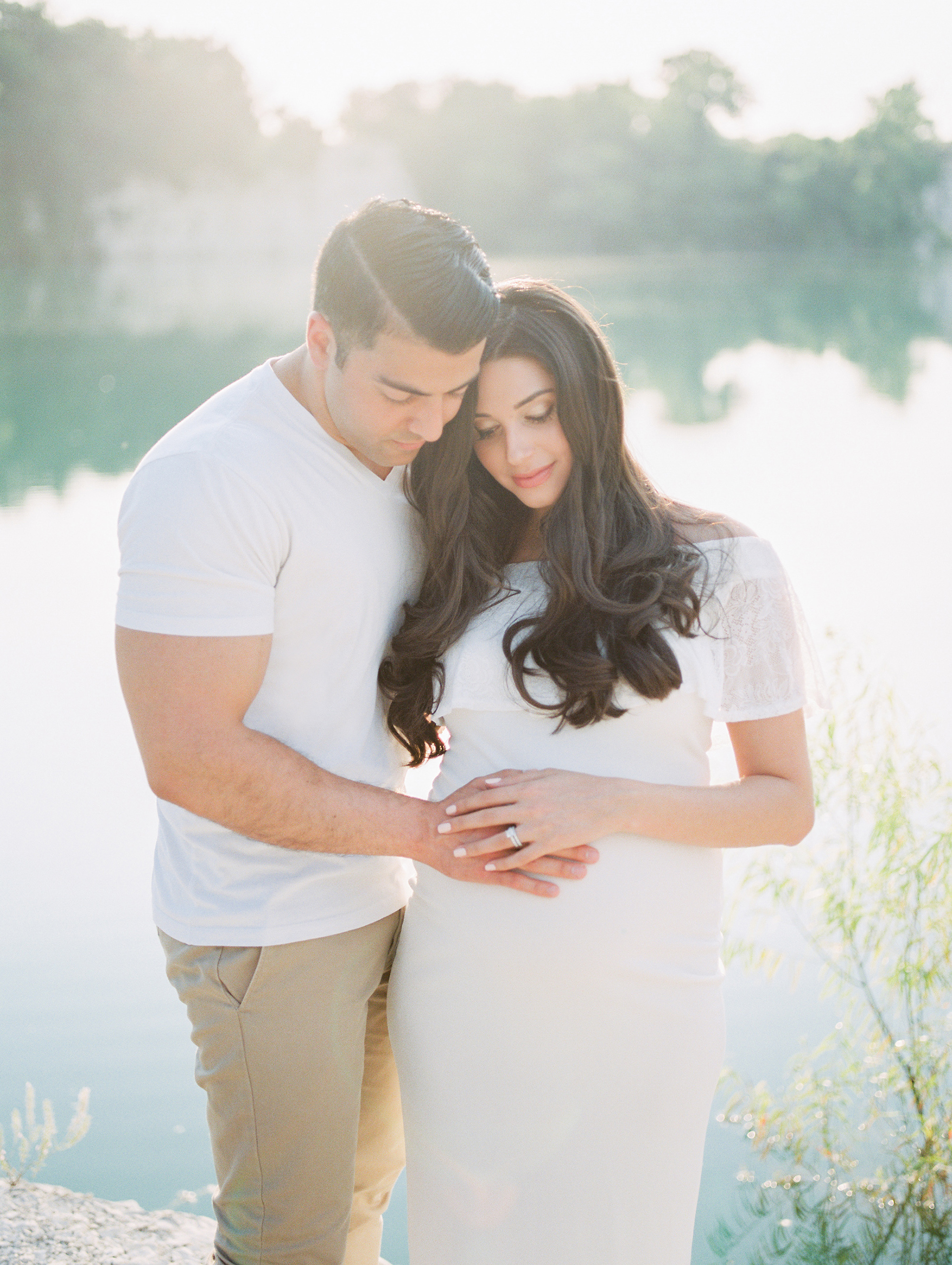 Romantic maternity session by Dallas maternity photographer Tenth & Grace.