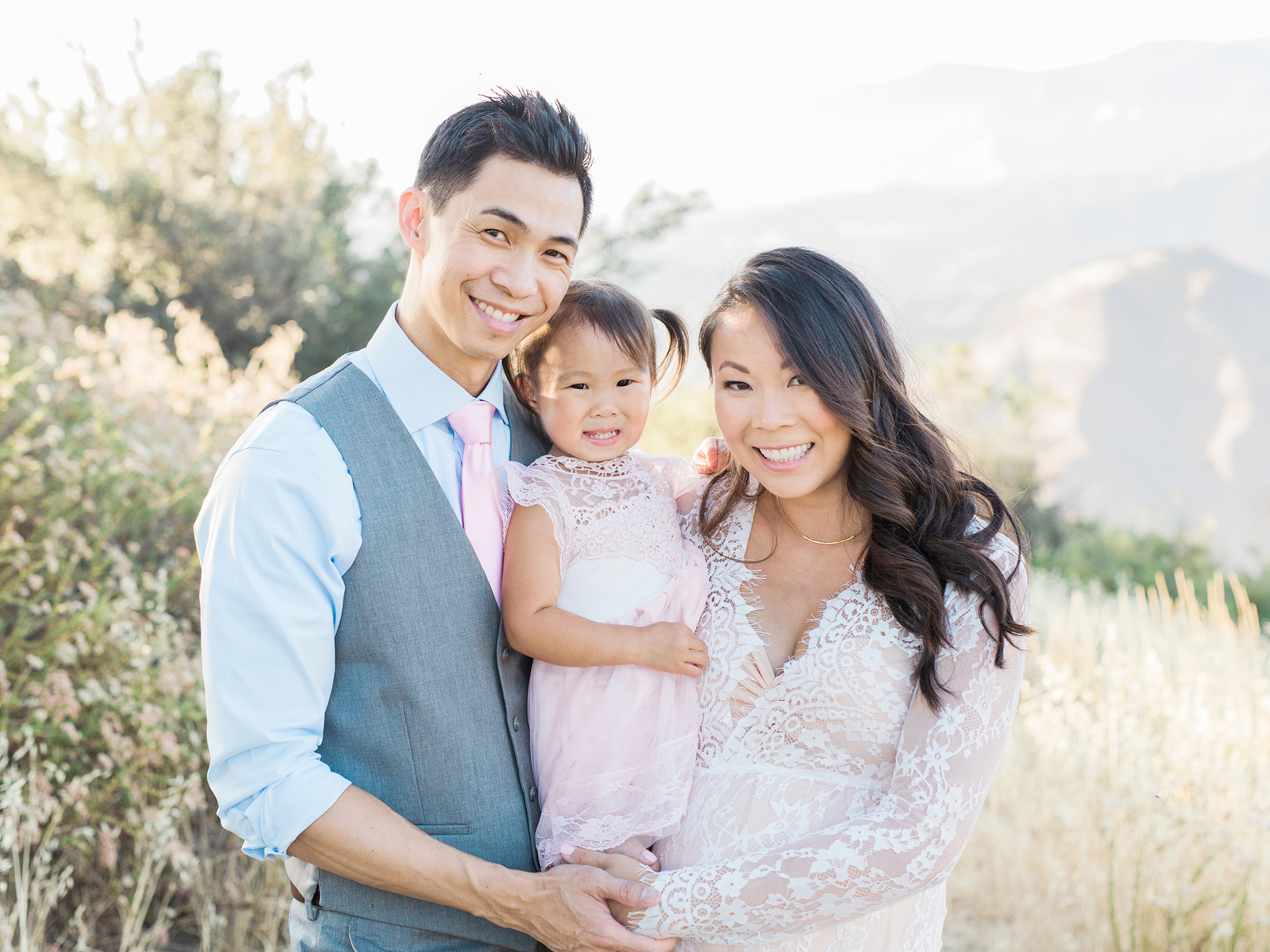 Family maternity session by Dallas maternity photographer Tenth & Grace.