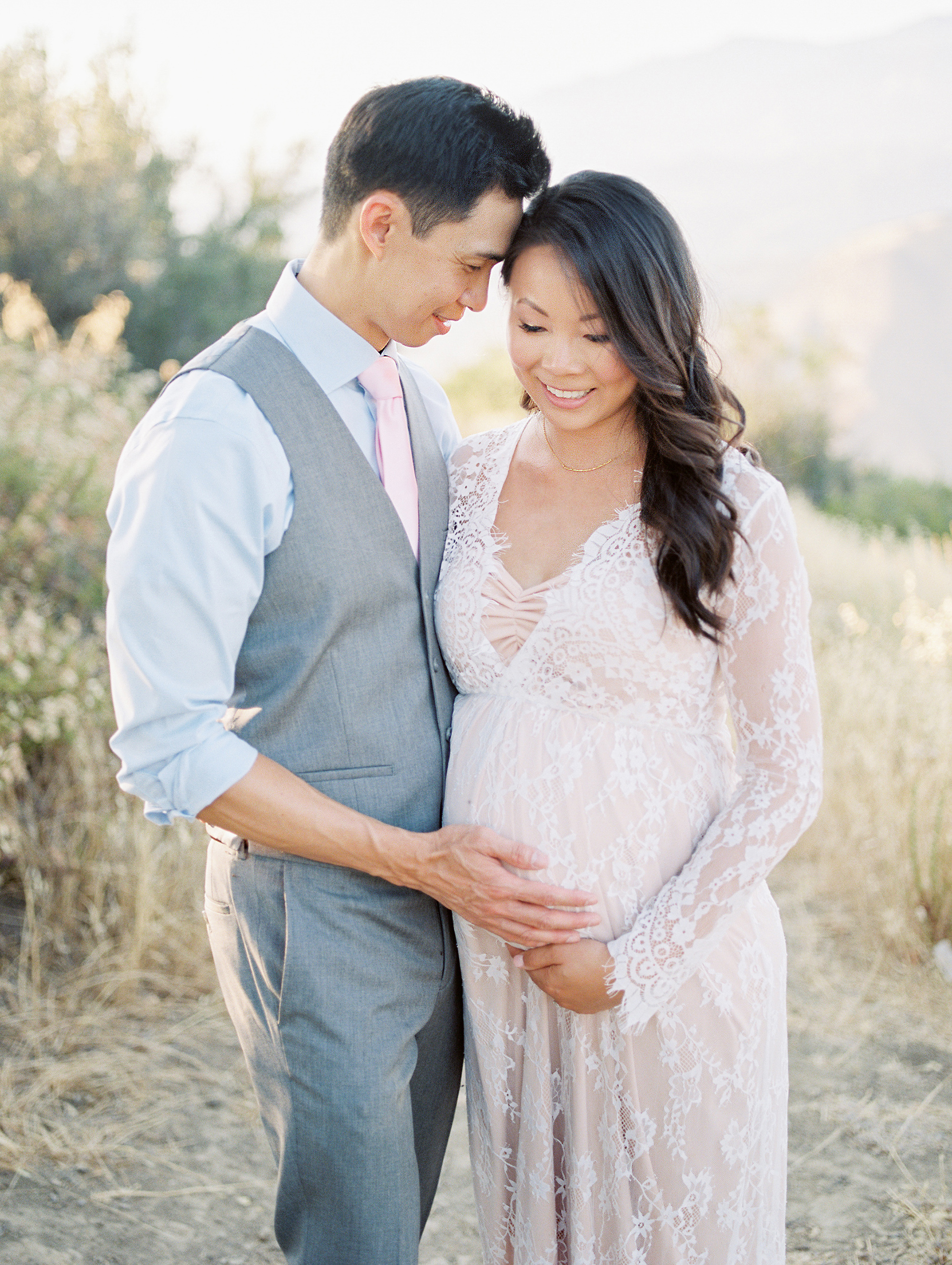 Dallas maternity photographer Tenth & Grace  specializes in pregnancy photography in Dallas and Fort Worth.