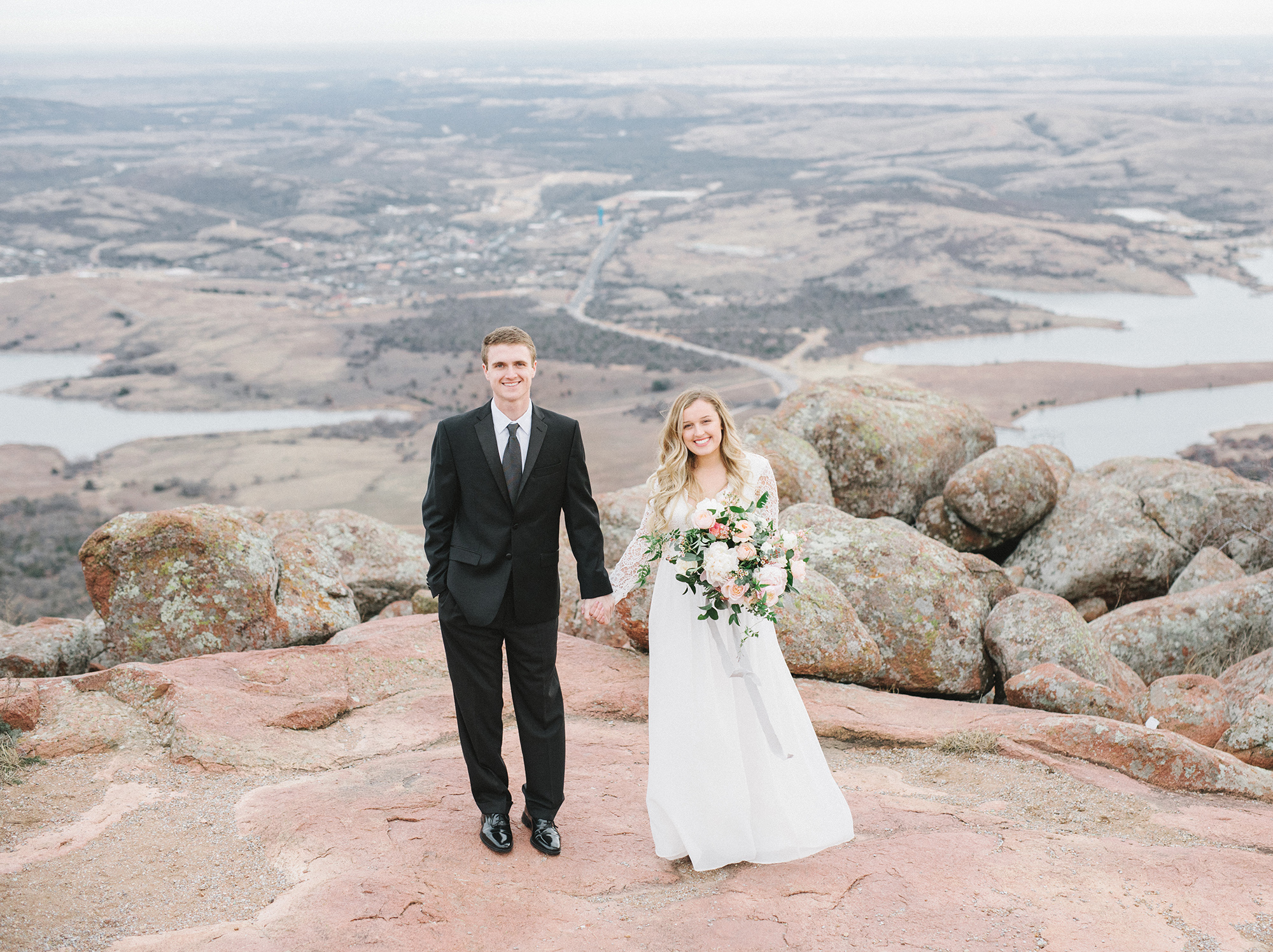 White Sparrow wedding photographer Tenth & Grace captures this winter engagement session.