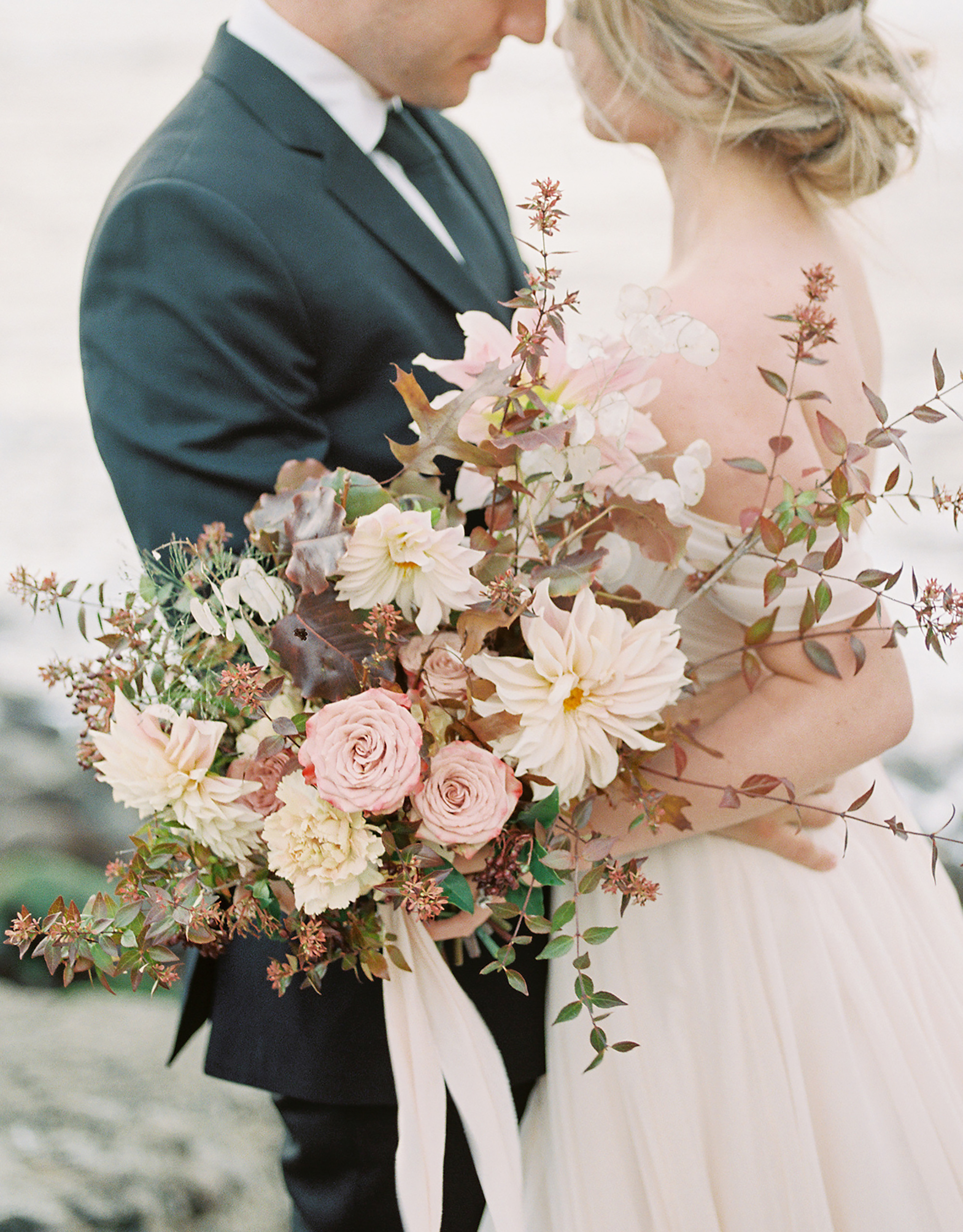 San Francisco wedding florals by The Bloomery Co., photographed by San Francisco wedding photographer Tenth & Grace.