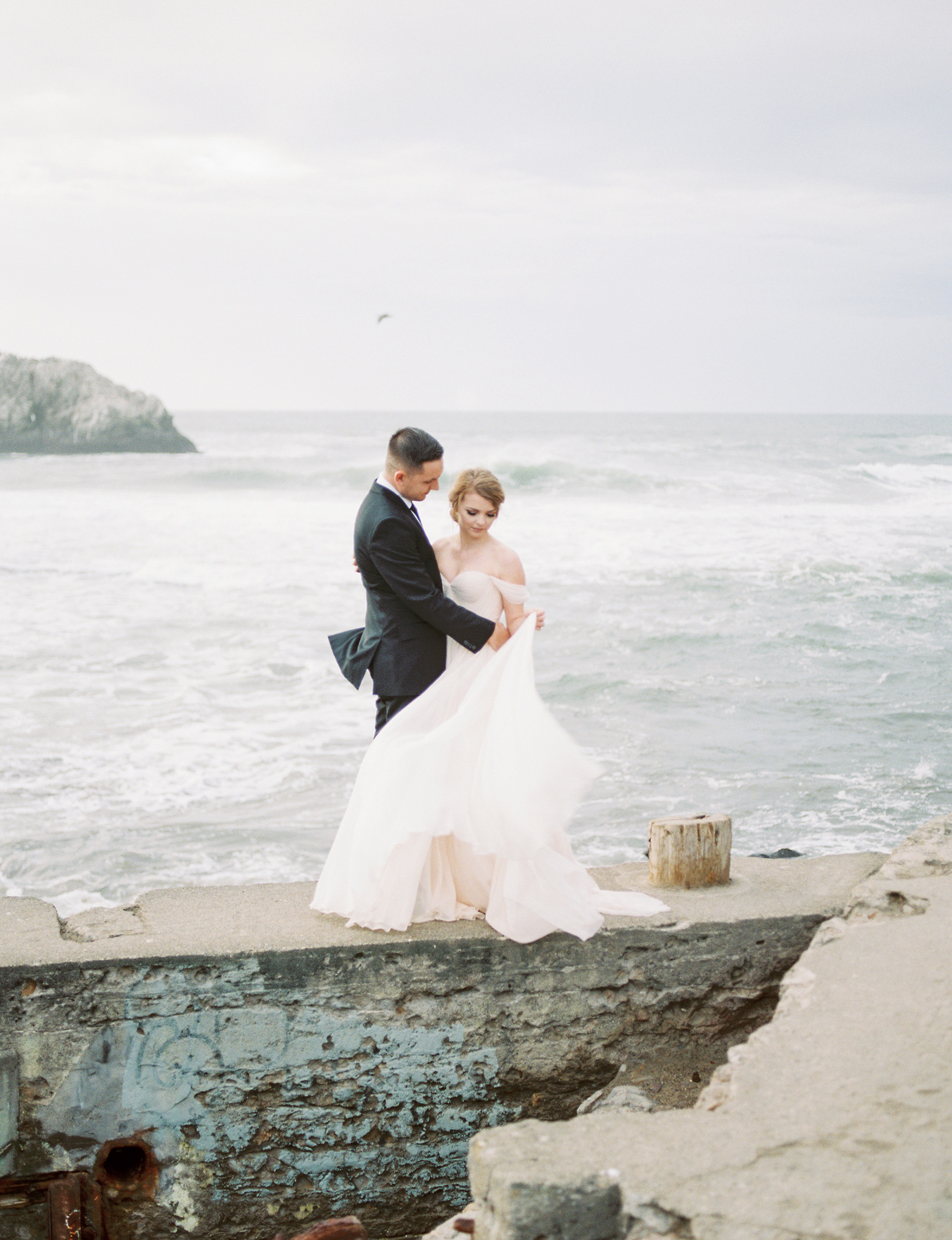 San Francisco wedding photographer Tenth & Grace specializes in dreamy images for couples in love throughout San Francisco.