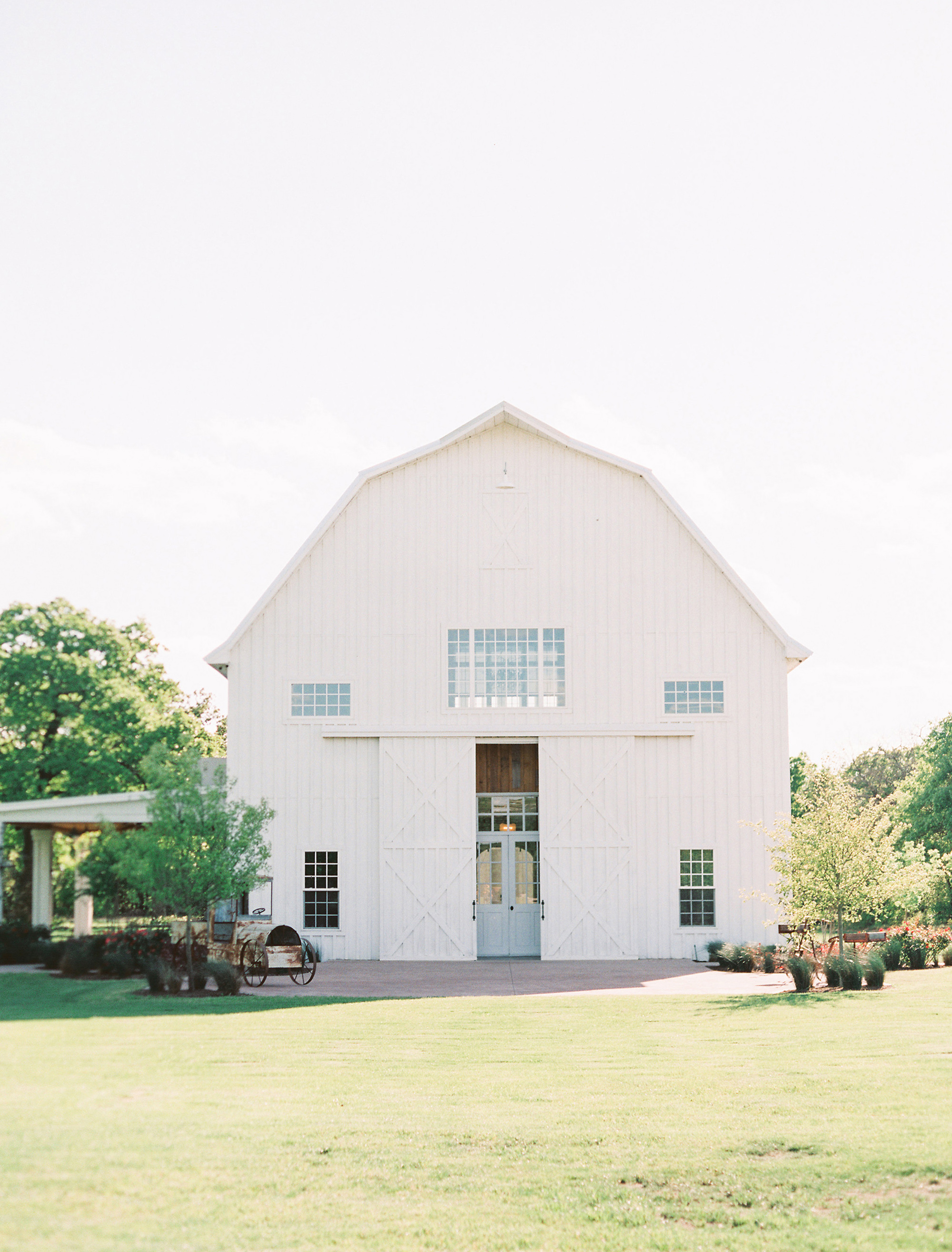 Exterview of the White Sparrow Barn wedding venue