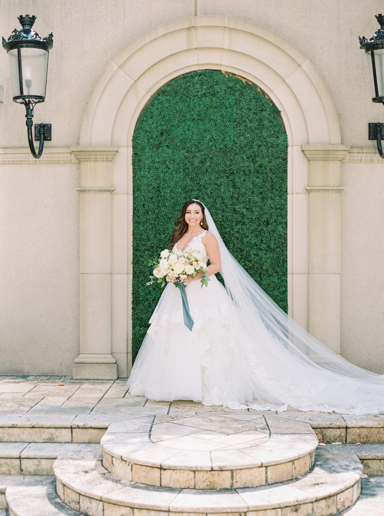 Bridal portraits at Swan House wedding venue in Atlanta.